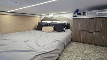 WiFi, bed sheets