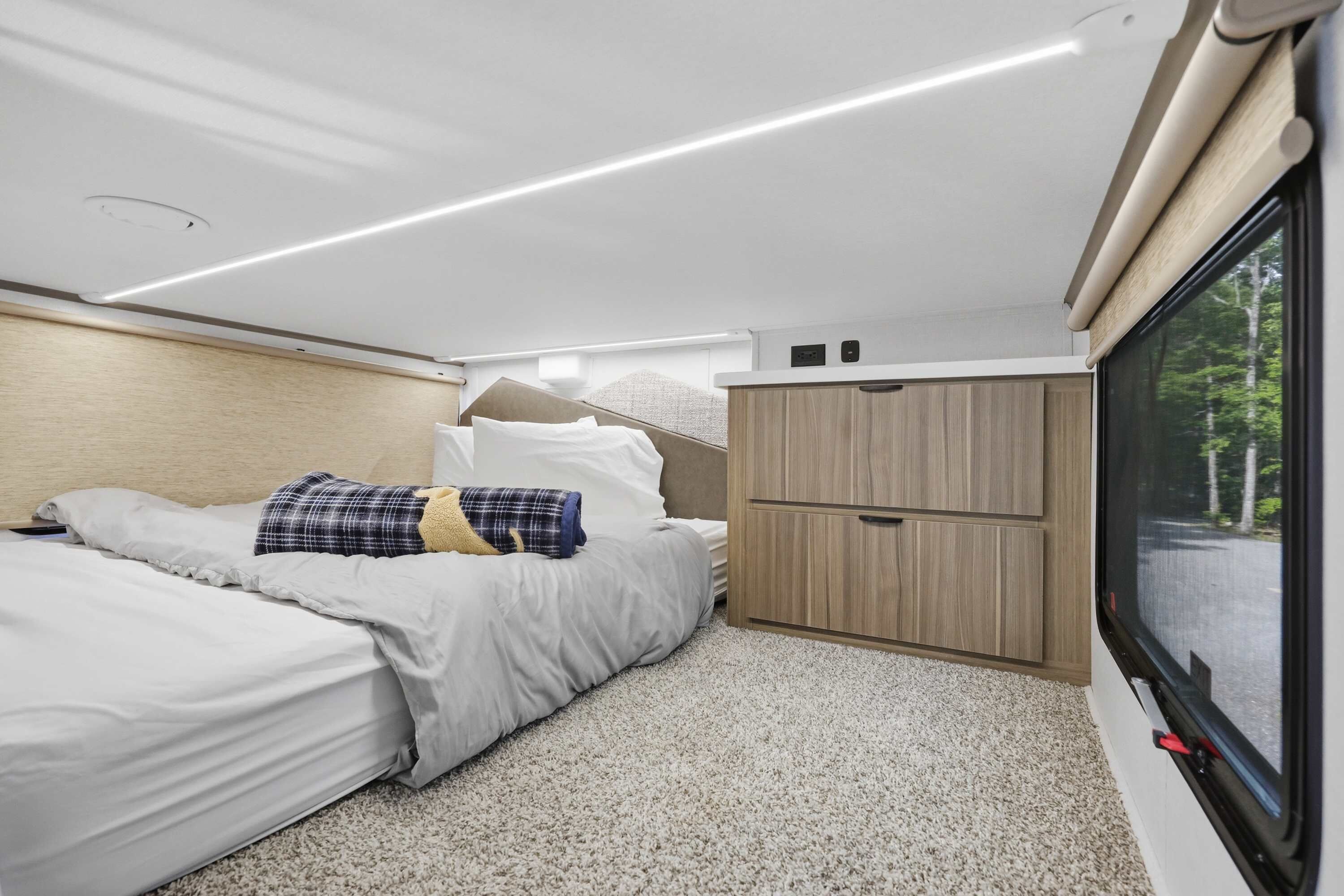 WiFi, bed sheets