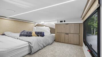 WiFi, bed sheets