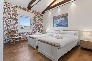 4 bedrooms, desk, iron/ironing board - Luxury 4 bedrooms apartment (Venezia)