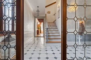 Interior - Luxury 4 bedrooms apartment (Venezia)