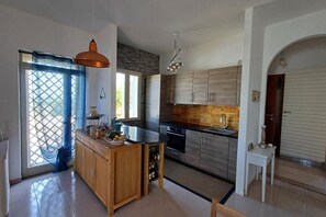 Frigorifero, microonde, lavastoviglie