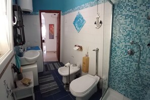 Shower, bidet, shampoo - Villa Vanessa Sunset View (Pachino)