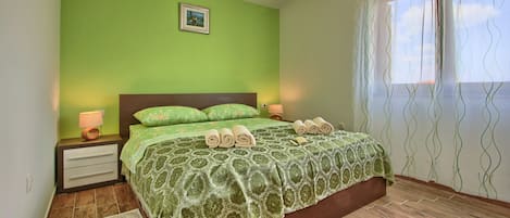 In-room safe, desk, iron/ironing board, travel cot
