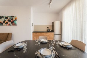 Dining - Modern Apt in St. Paul's Bay with sea view (St Pauls Bay)
