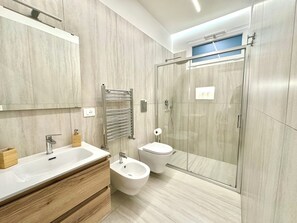 Bathroom - Vrbo Property (Napoli)