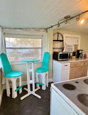 Dining - 2BR St Pete Cottage - Near Beach & Downtown (St. Petersburg)