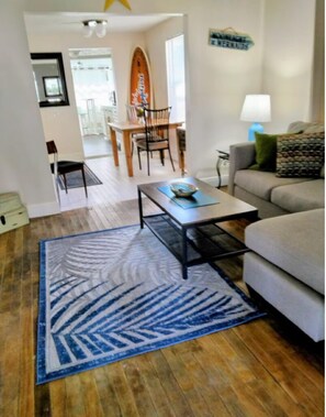 Smart TV - 2BR St Pete Cottage - Near Beach & Downtown (St. Petersburg)