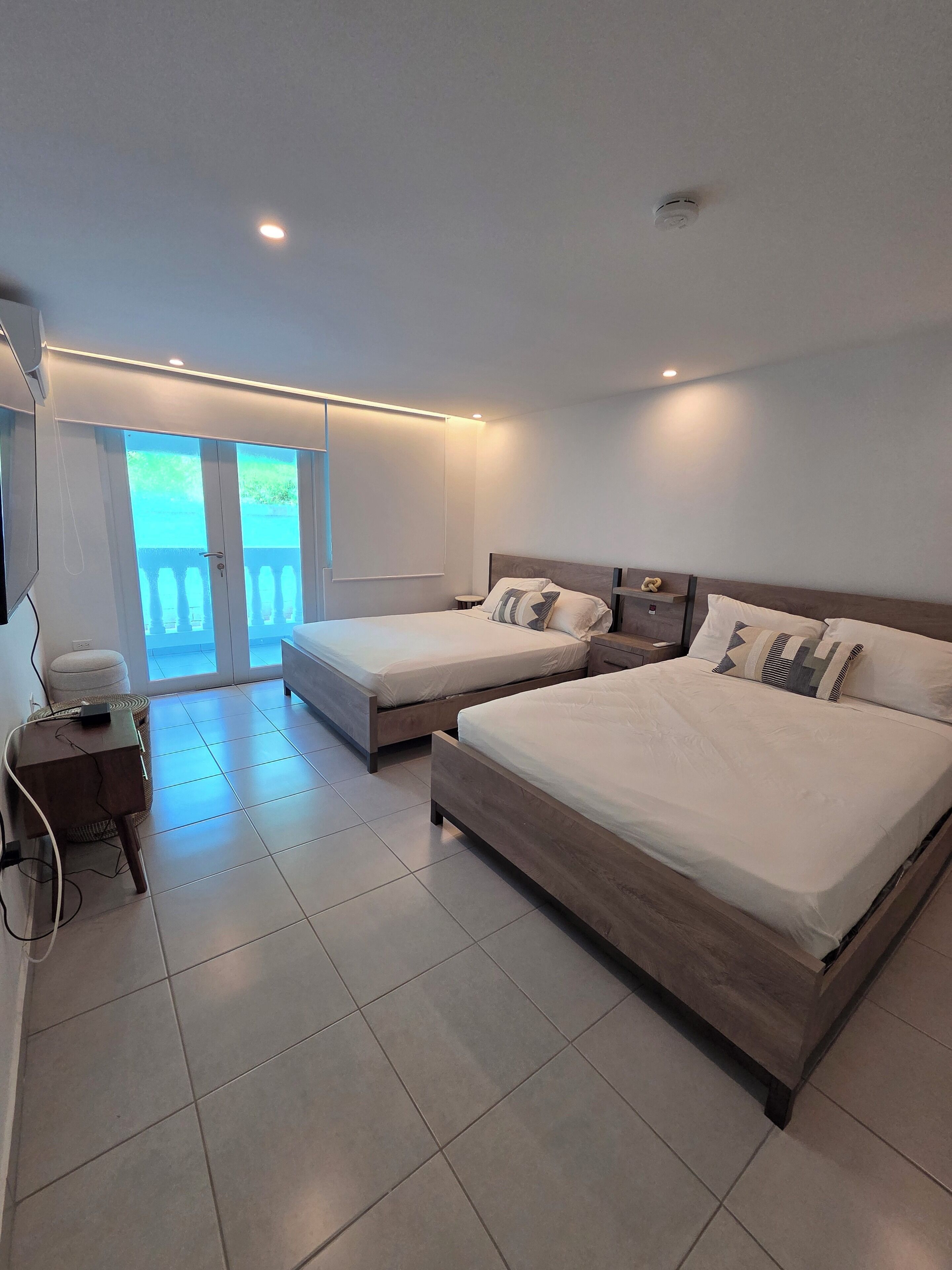 Iron/ironing board, WiFi, bed sheets