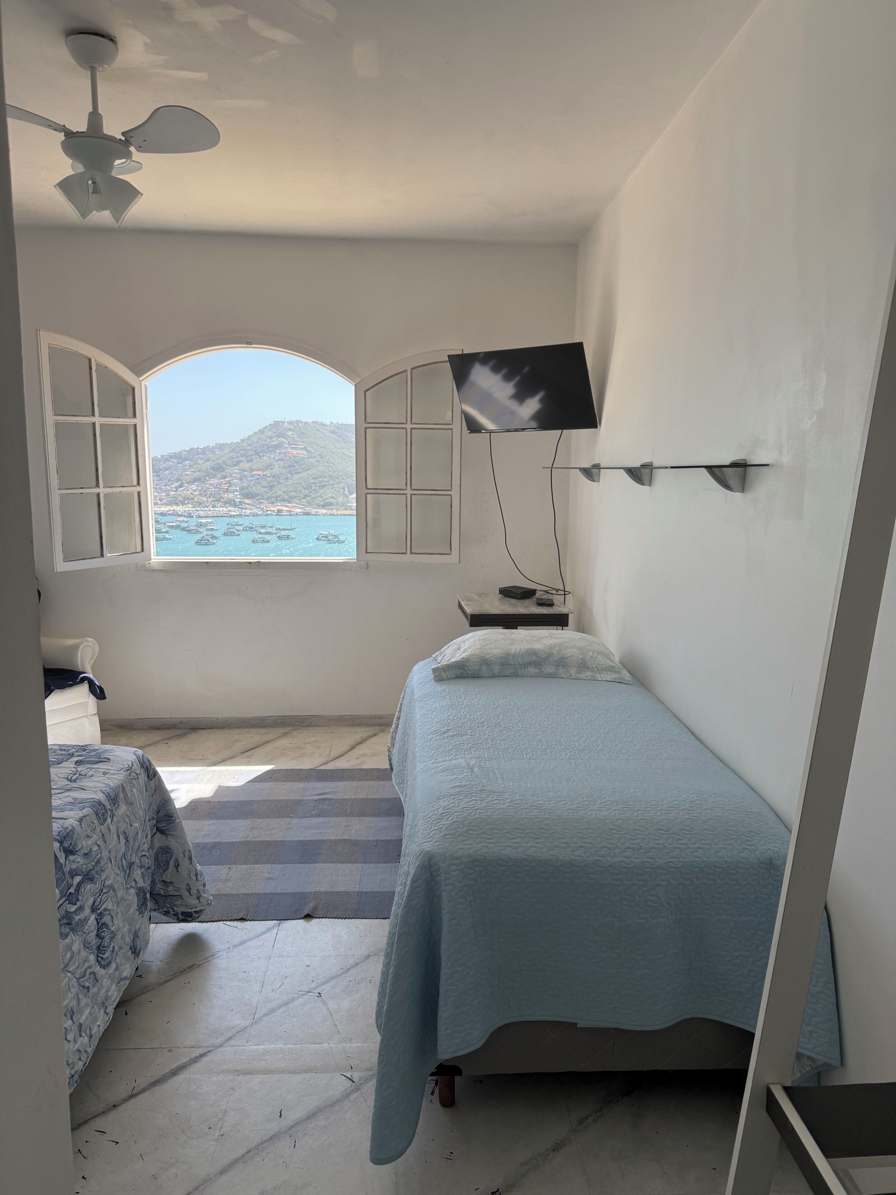 6 bedrooms, internet, bed sheets
