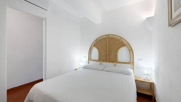 WiFi, bed sheets