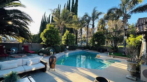 Cozy 2-bedroom house in pleasant Simi Valley with AC & pool oasis