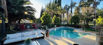 Cozy 2-bedroom house in pleasant Simi Valley with AC & pool oasis