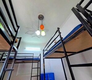 Dormitorio compartido Confort | Escritorio, sistema de insonorización, wifi gratis