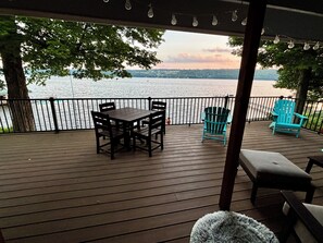 Outdoor dining - Sunny Owasco Lakefront Home close to Skaneateles (Niles)