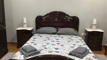 Iron/ironing board, WiFi, bed sheets