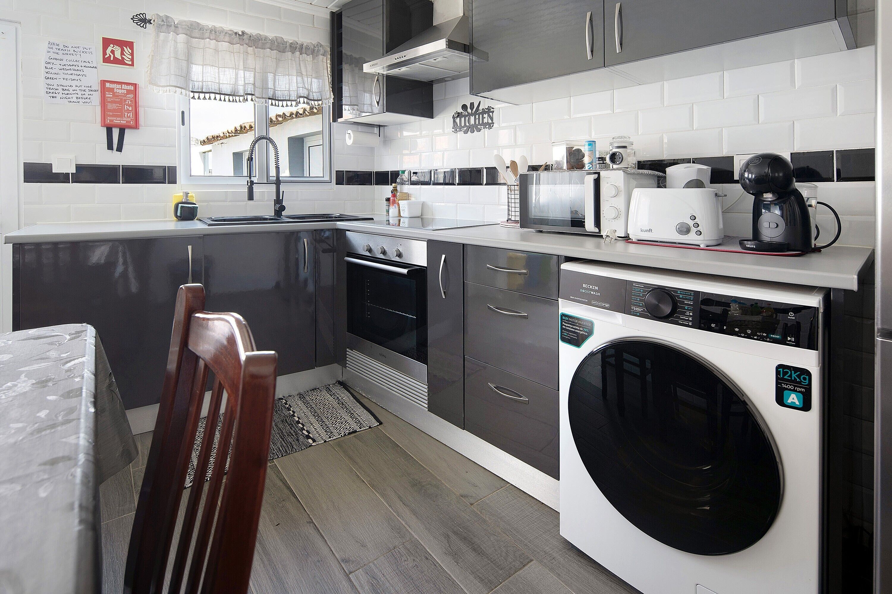 Coffee/tea maker, fridge, microwave, oven