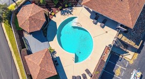 Pool - Luxury Lakefront Retreat I Pool - Hot Tub - Balcony Views (Lake Hamilton)