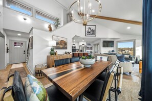 Dining - Luxury Lakefront Retreat I Pool - Hot Tub - Balcony Views (Lake Hamilton)