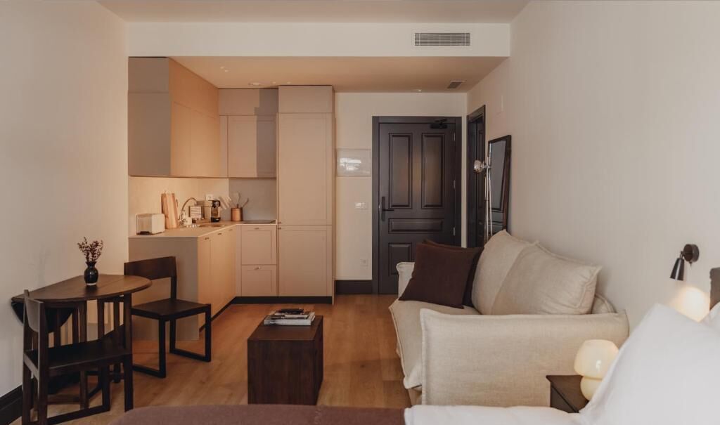 Family Studio | Premium bedding, laptop workspace, blackout curtains, soundproofing
