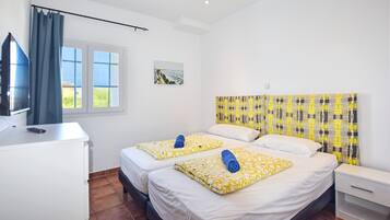 Iron/ironing board, WiFi, bed sheets