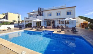 Pool - Holiday Home 'Ca Nostra' with Sea View, Wi-Fi and Air Conditioning (Llucmajor)