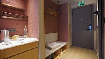 Ionian Executive Garden View Room | Bathroom | Shower, free toiletries, hair dryer, bathrobes