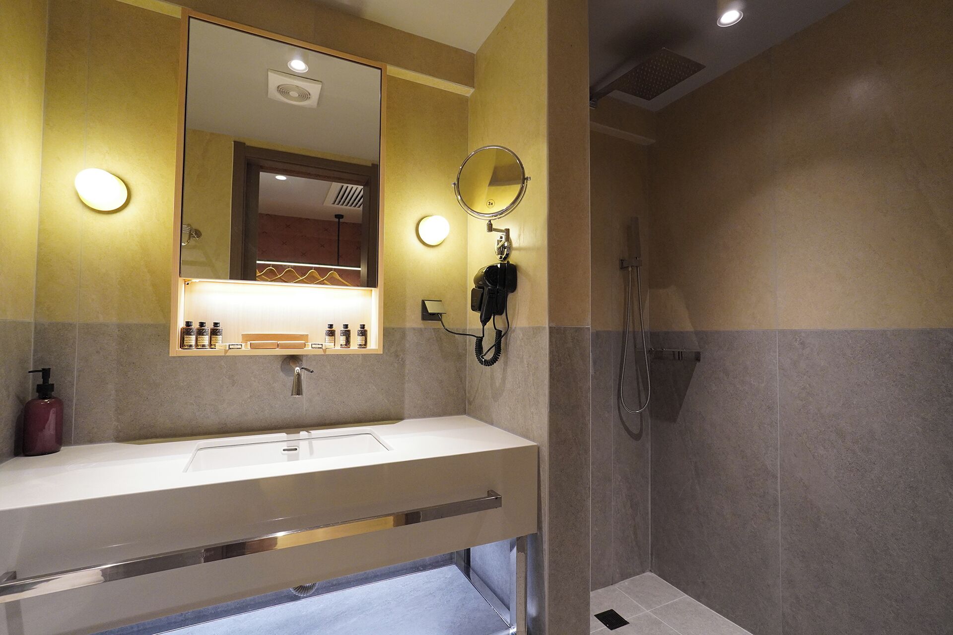 Ionian Two - Spaces Suite Garden View | Bathroom | Shower, free toiletries, hair dryer, bathrobes