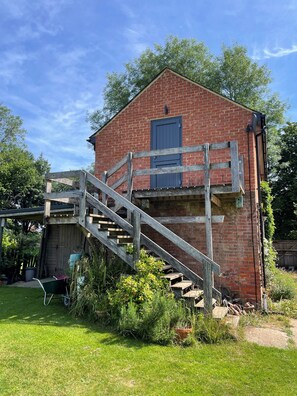 Exterior - “The Old Coach House - countryside escape near the South Downs National Park (Four Marks)