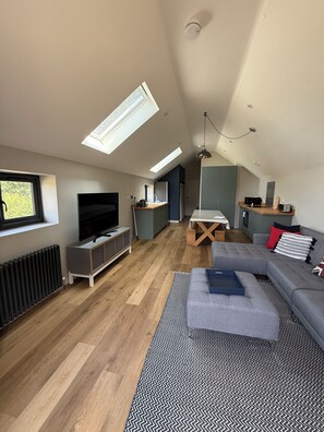 Living area - “The Old Coach House - countryside escape near the South Downs National Park (Four Marks)