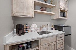 Microwave, coffee/tea maker, cookware/dishes/utensils, dining tables - Vista Moon: Cabin G - Pool, Chapel, Fire Pit (Fredericksburg)