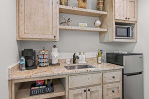 Microwave, coffee/tea maker, cookware/dishes/utensils, dining tables - Vista Moon: Cabin I - Pool, Chapel, Fire Pit (Fredericksburg)