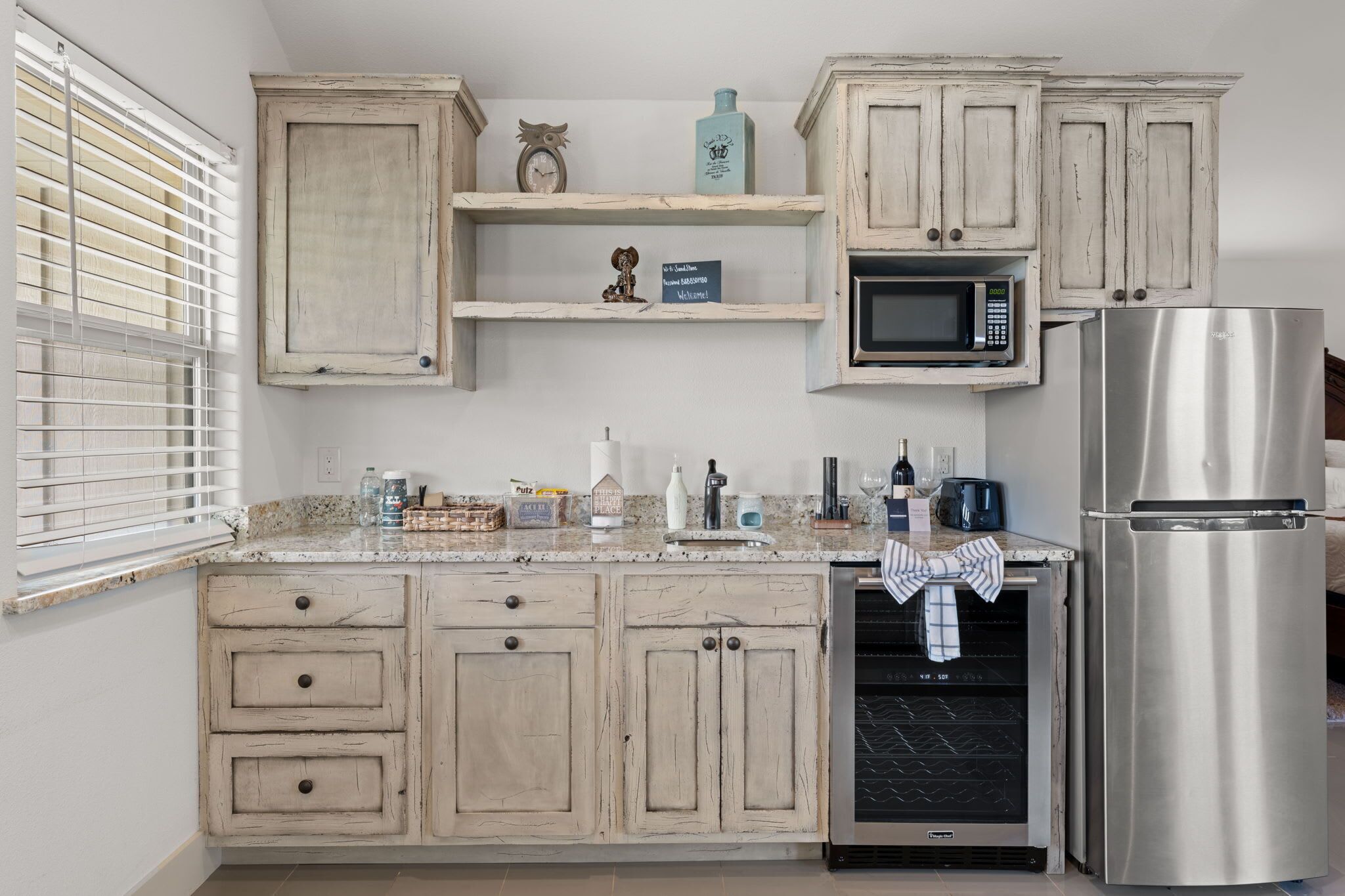 Microwave, coffee/tea maker, cookware/dishes/utensils, dining tables