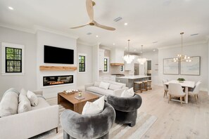TV - Seeking Tranquility|Easy Beach Access|Private Pool|Golf Cart (Dune Allen)