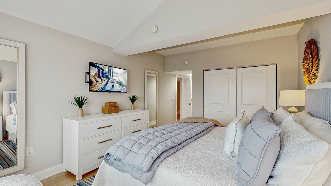 Upscale Condo In Heart Of Dewey With Pool & Ac - Walk To Beach, Bay & Hot Spots - Dewey Beach, DE