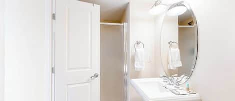 Douche, serviettes fournies