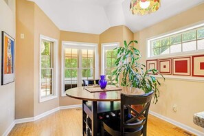 Dining - Lovely dog-friendly home with tennis, fast WiFi, deck, grill & W/D (Lewes)