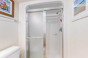 Shower, towels - Town of Dewey Beach updated condo with pool, balcony, & W/D (Dewey Beach)