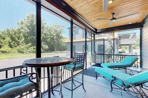 Terrace/patio - Town of Lewes home with private pool, patio and balcony (Lewes)