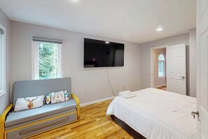 WiFi - Town of Lewes Spacious Multi-Unit Newly Renovated Home! (Lewes)