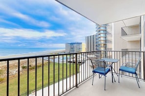 Property grounds - Sea Colony 6th floor condo w/ elevator, pool, and shared sauna (Bethany Beach)