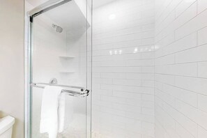Douche, serviettes fournies
