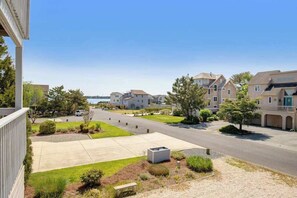 Property grounds - Quillens Point home w/ 5 decks, screened porch, grill & shared tennis - dogs OK (Ocean View)