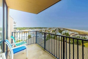 Property grounds - Sea Colony 7th floor condo with ocean veiw, pool, basketball court & gym (Bethany Beach)