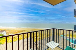 Property grounds - Sea Colony 7th floor condo with ocean veiw, pool, basketball court & gym (Bethany Beach)