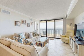 TV, DVD player, offices - Sea Colony condo in oceanside complex with washer/dryer, shared hot tub & pool (Bethany Beach)