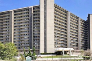 Exterior - Sea Colony condo in oceanside complex with washer/dryer, shared hot tub & pool (Bethany Beach)