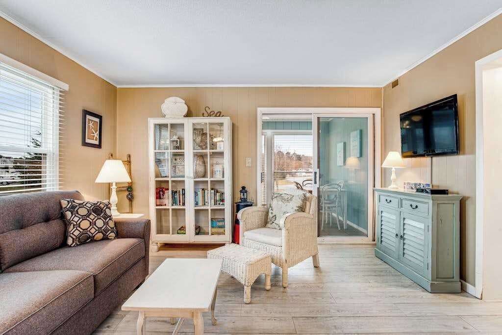 TV, DVD player, offices