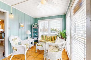 TV, DVD player, offices - Bethany Meadows Condo w/Free WiFi, Shared Pool & Tennis Court, W/D, AC, Patio (Frankford)