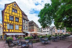 Outdoor dining - Apartment Le Rapp located in the heart of Colmar (Colmar)